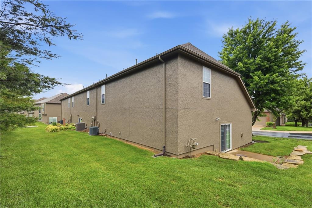 15624 W 61st St, Shawnee, KS 66217