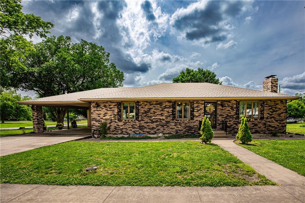 314 S 3rd St, Mound City, KS 66056