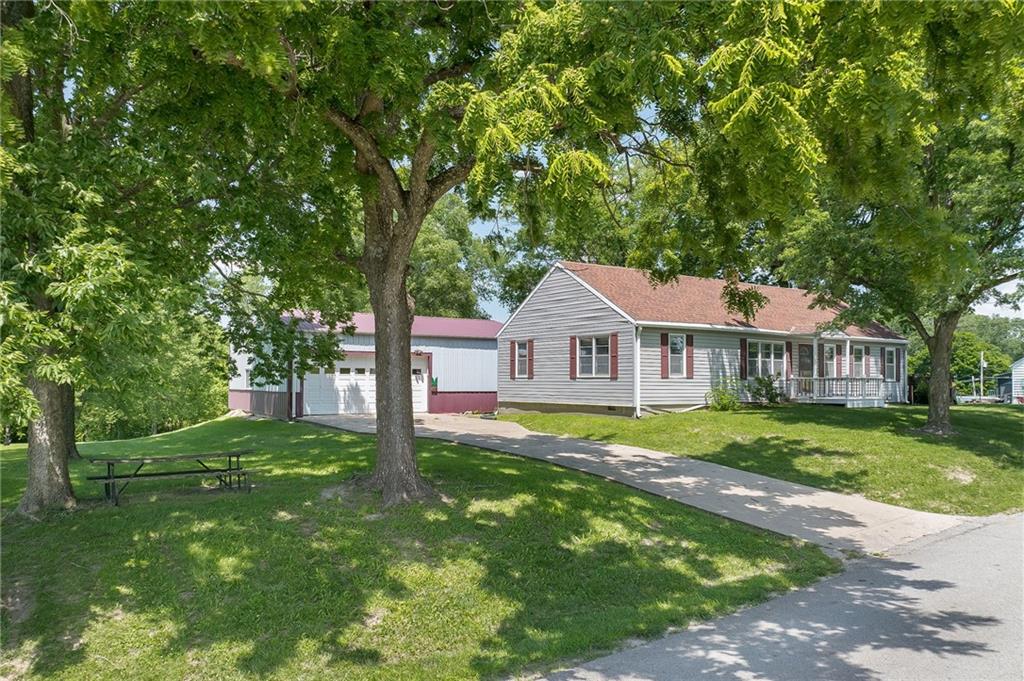 705 E Price Ave, Savannah, MO 64485