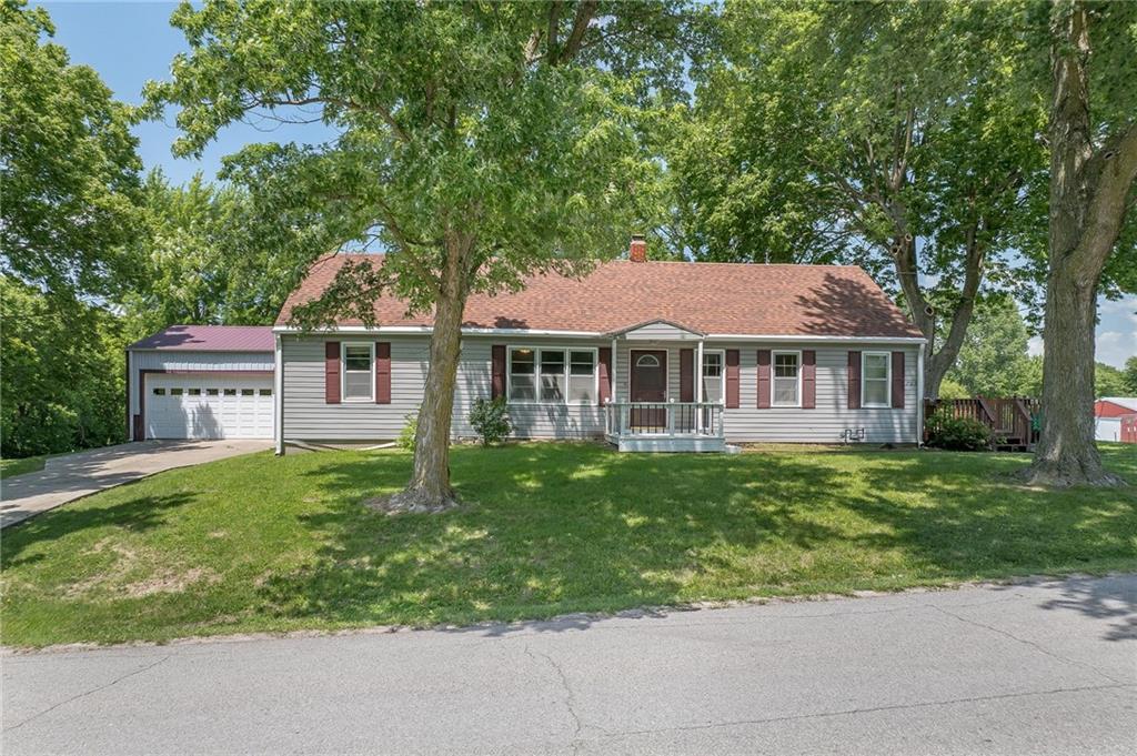 705 E Price Ave, Savannah, MO 64485