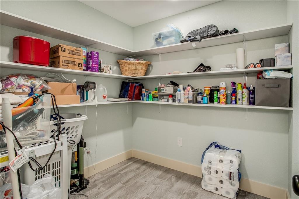 16963 Auburn Ct, Bonner Springs, KS 66012