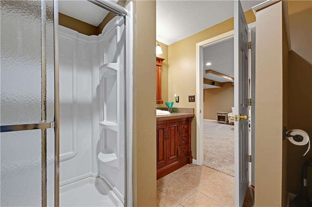8520 W 142 St, Overland Park, KS 66223