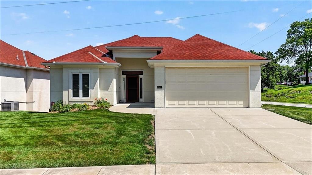 1348 NE Timbercreek Dr, Lee's Summit, MO 64086