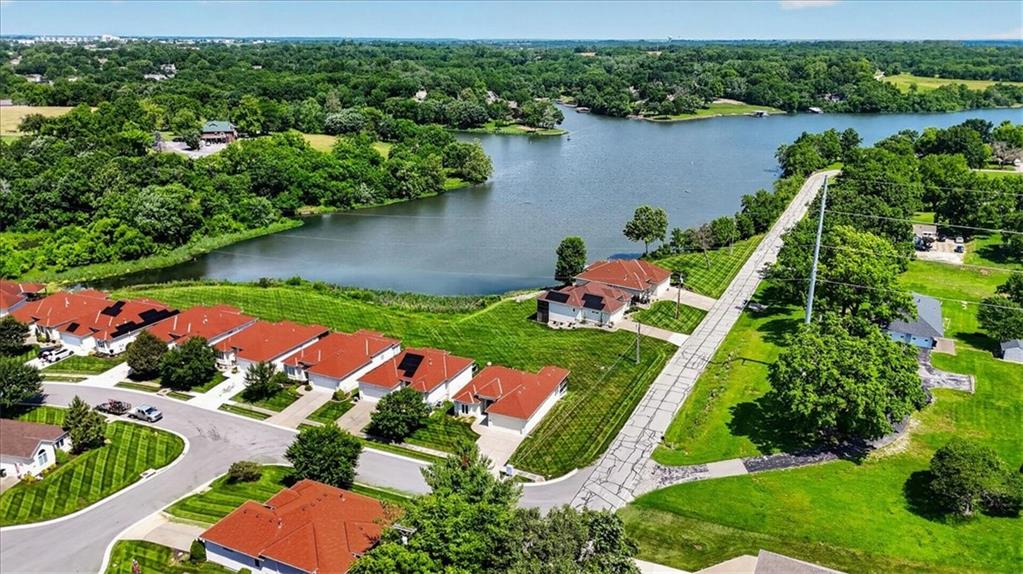 1348 NE Timbercreek Dr, Lee's Summit, MO 64086