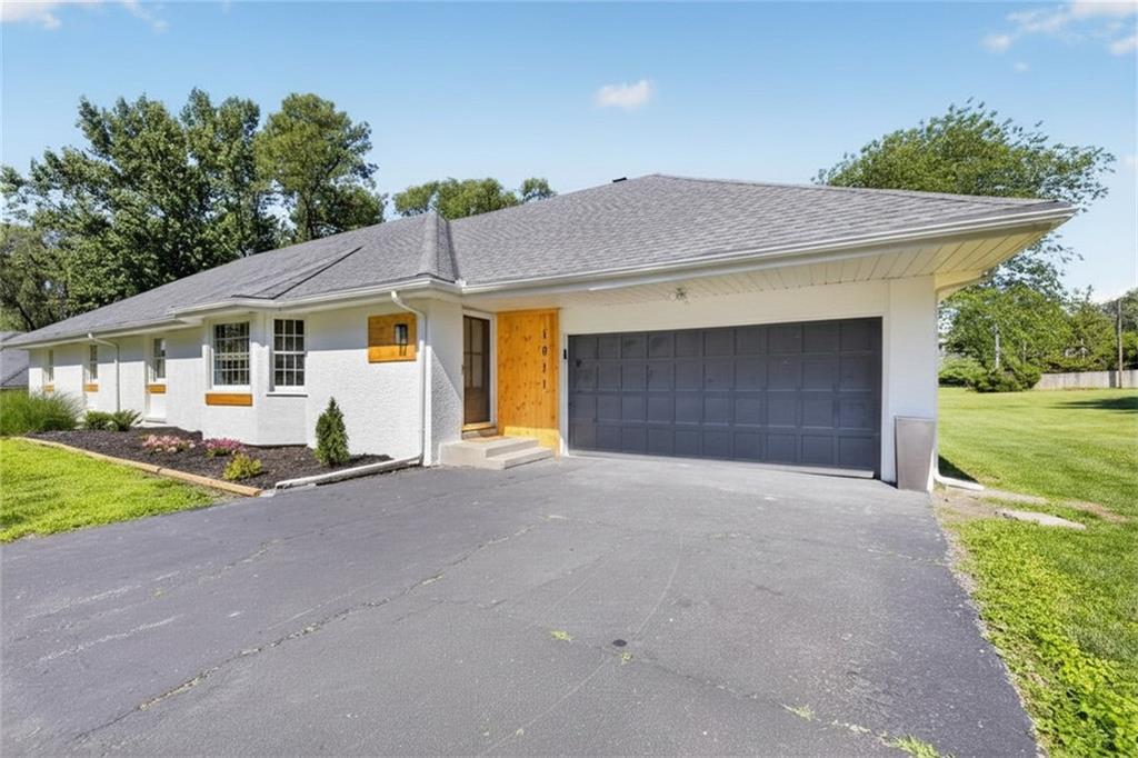 1011 Tam Oshanter Dr, Kansas City, MO 64145