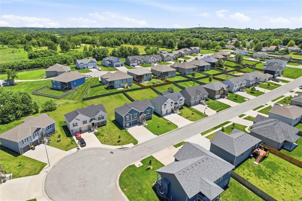 505 SW Ridgeview Dr, Grain Valley, MO 64029