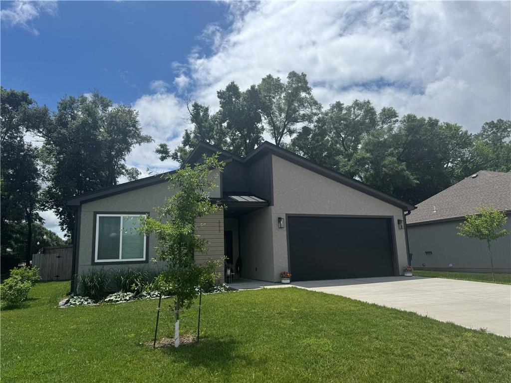 111 W 16th Ter, Eudora, KS 66025