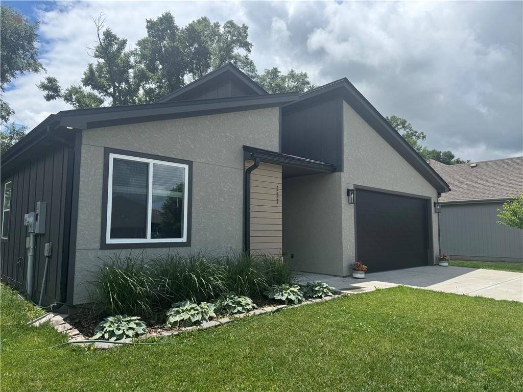 111 W 16th Ter, Eudora, KS 66025