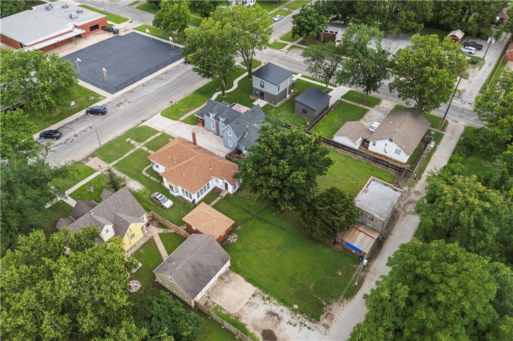 226 N 8th St, Fredonia, KS 66736