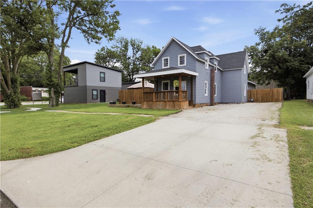 226 N 8th St, Fredonia, KS 66736