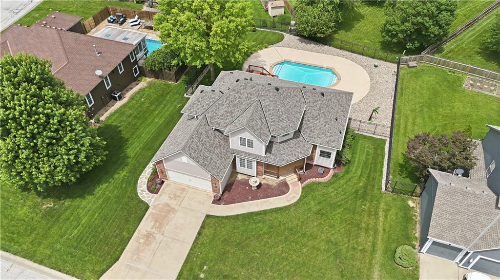 1305 SW Crystal Creek Pl SW, Blue Springs, MO 64015