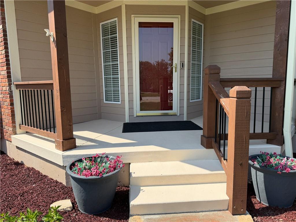 1305 SW Crystal Creek Pl SW, Blue Springs, MO 64015