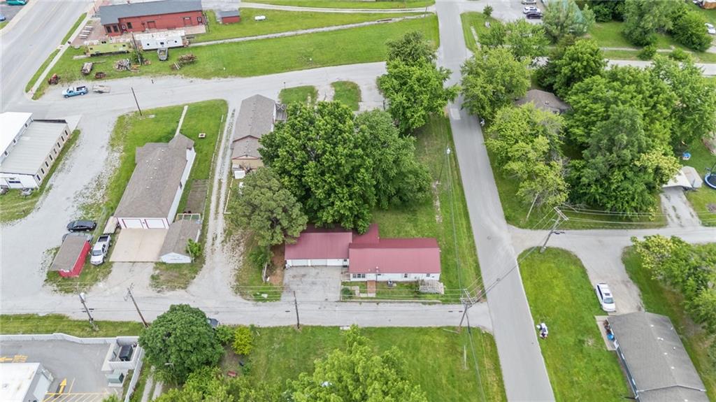 112 S Locust St, Cameron, MO 64429