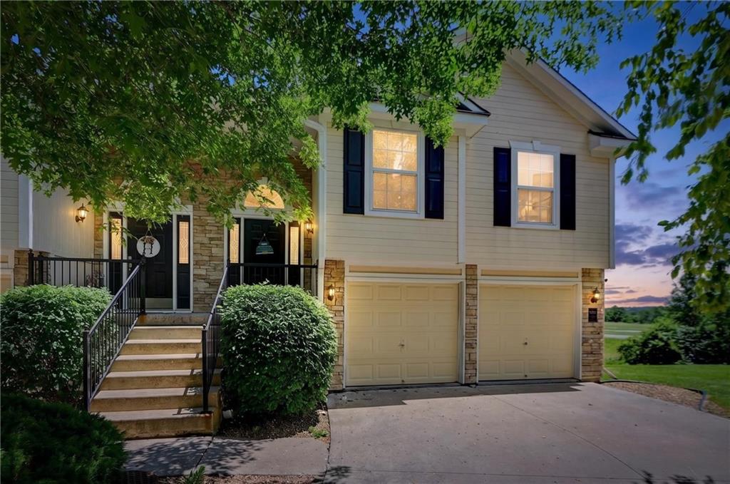 1215 NW Ashley Ln, Grain Valley, MO 64029