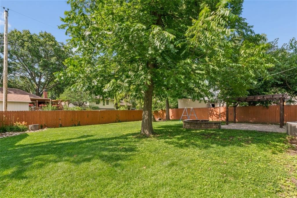 10901 W 91st Ter, Overland Park, KS 66214