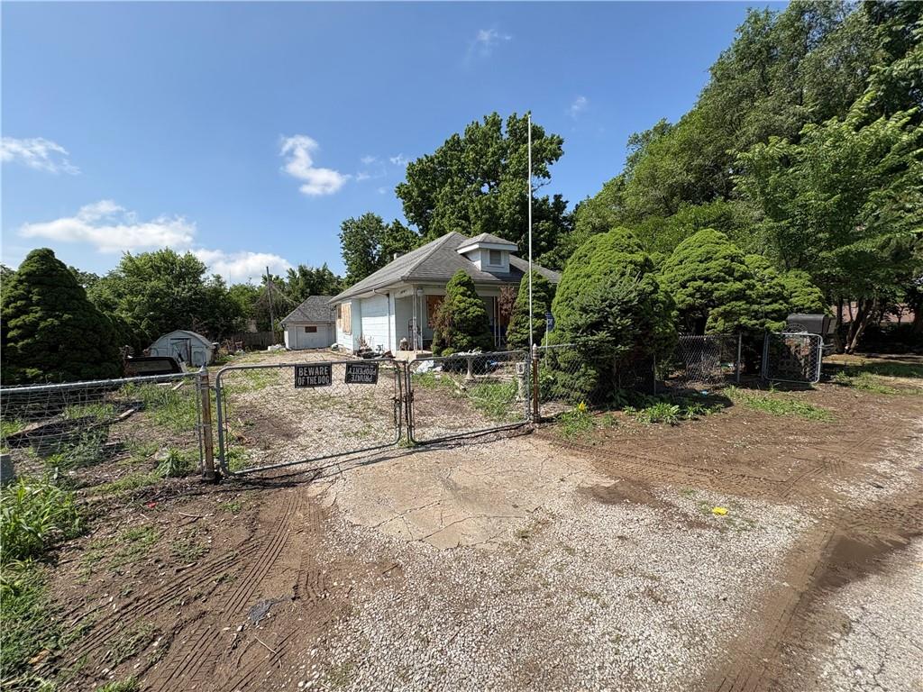 8617 Thompson Ave, Kansas City, MO 64125