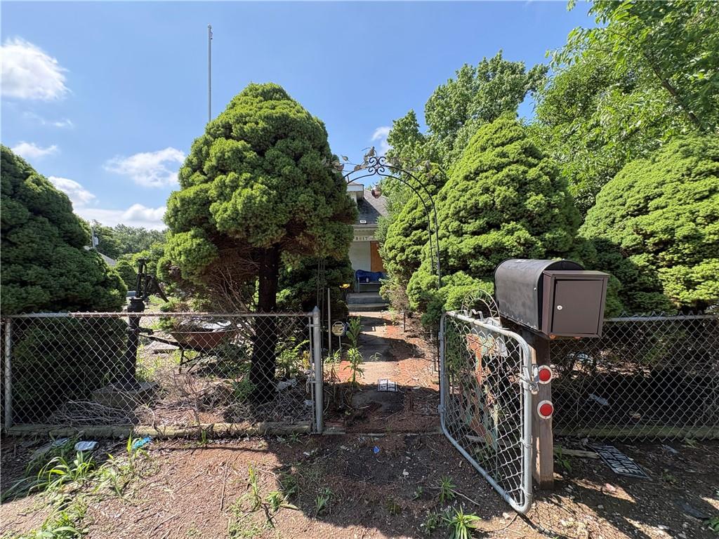 8617 Thompson Ave, Kansas City, MO 64125