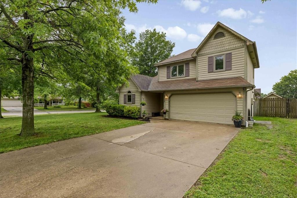 2717 Fenwick Rd, Lawrence, KS 66046