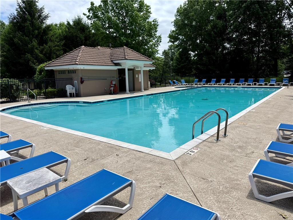 2437 NE Angel Fish Cir, Lee's Summit, MO 64086