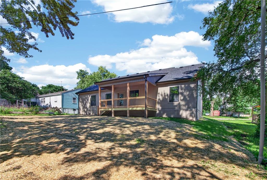 405 N Armstrong St, Pleasant Hill, MO 64080