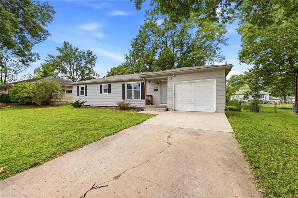 604 S Hickory St, Gardner, KS 66030