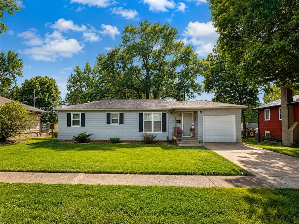 604 S Hickory St, Gardner, KS 66030