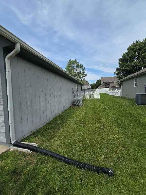 1208 Aspen Dr, Greenwood, MO 64034