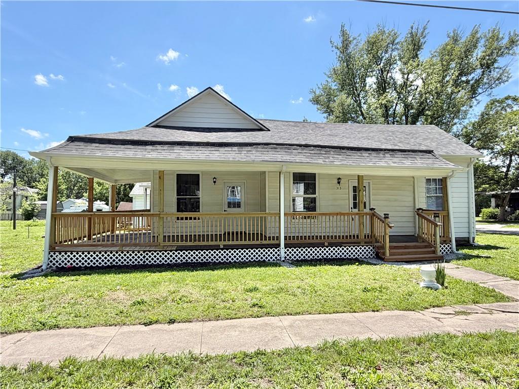 313 W Harrison St, Butler, MO 64730