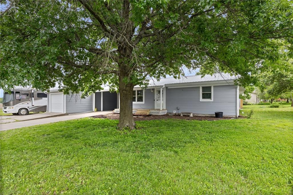 330 N Grant St, Garnett, KS 66032