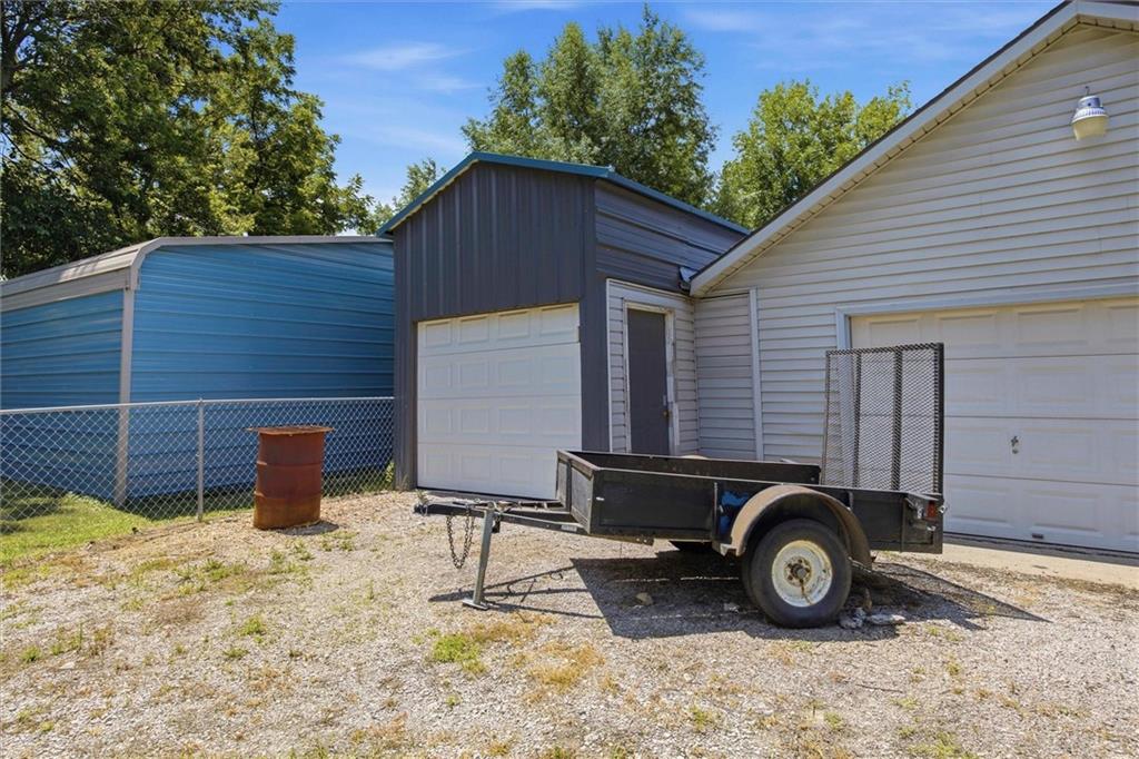 818 N Houston St, Adrian, MO 64720