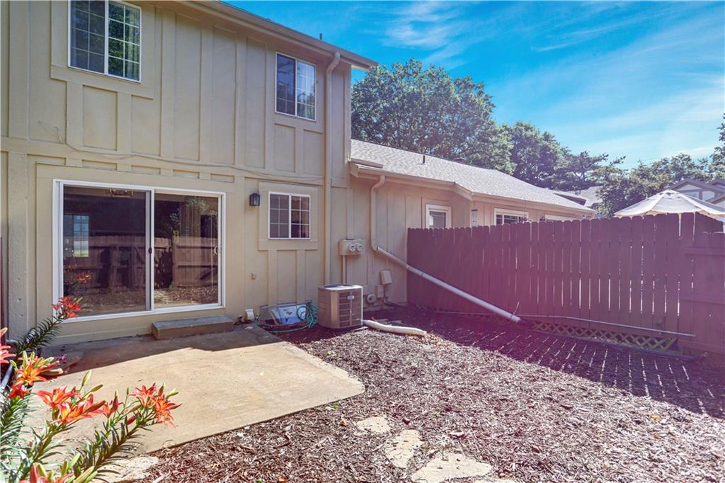 10111 Edelweiss Cir, Merriam, KS 66203