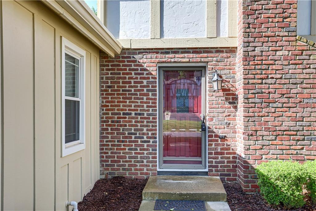 10111 Edelweiss Cir, Merriam, KS 66203