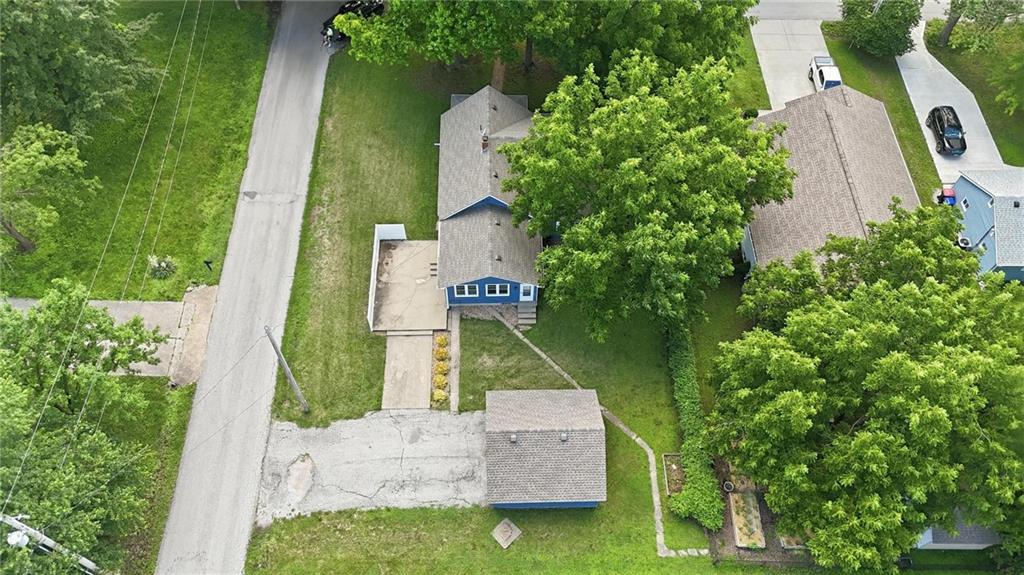 309 5th Ave S, Greenwood, MO 64034