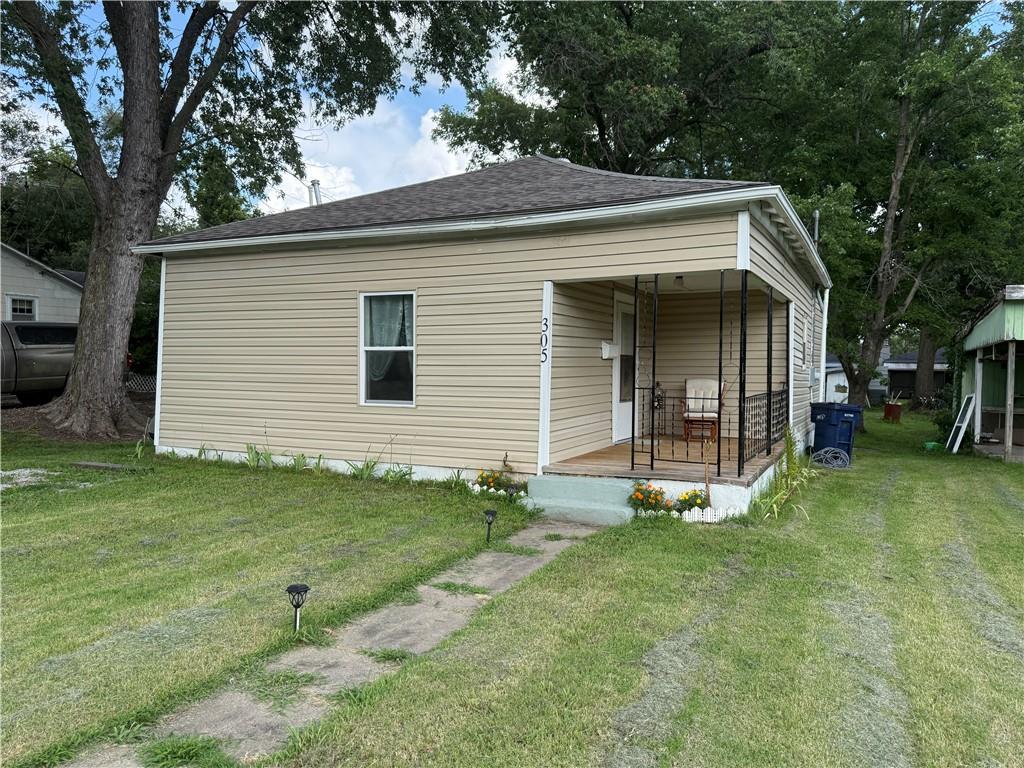 305 S Elm St, Sweet Springs, MO 65351