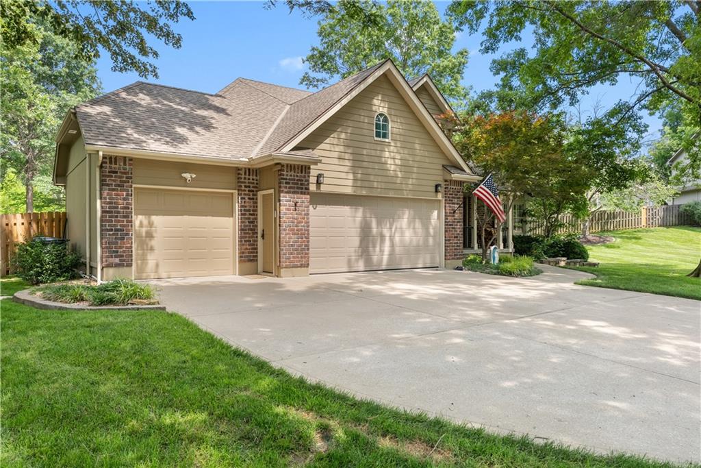 1006 SW 44th Street Dr, Blue Springs, MO 64015