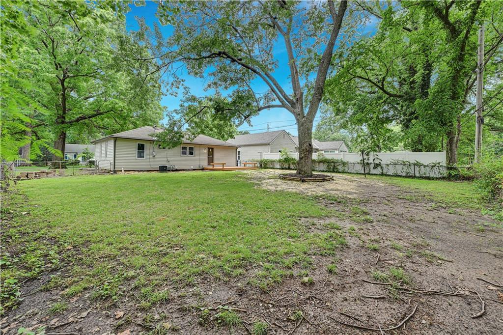 5408 W 72nd St, Prairie Village, KS 66208