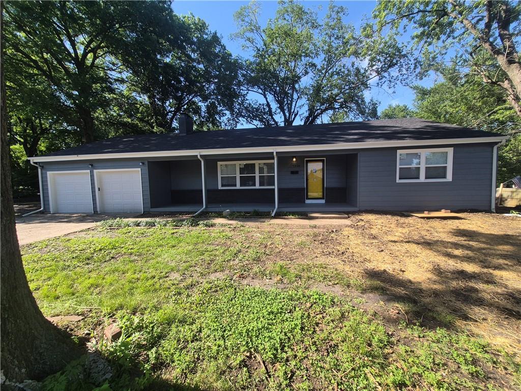 7310 High Grove Rd, Grandview, MO 64030