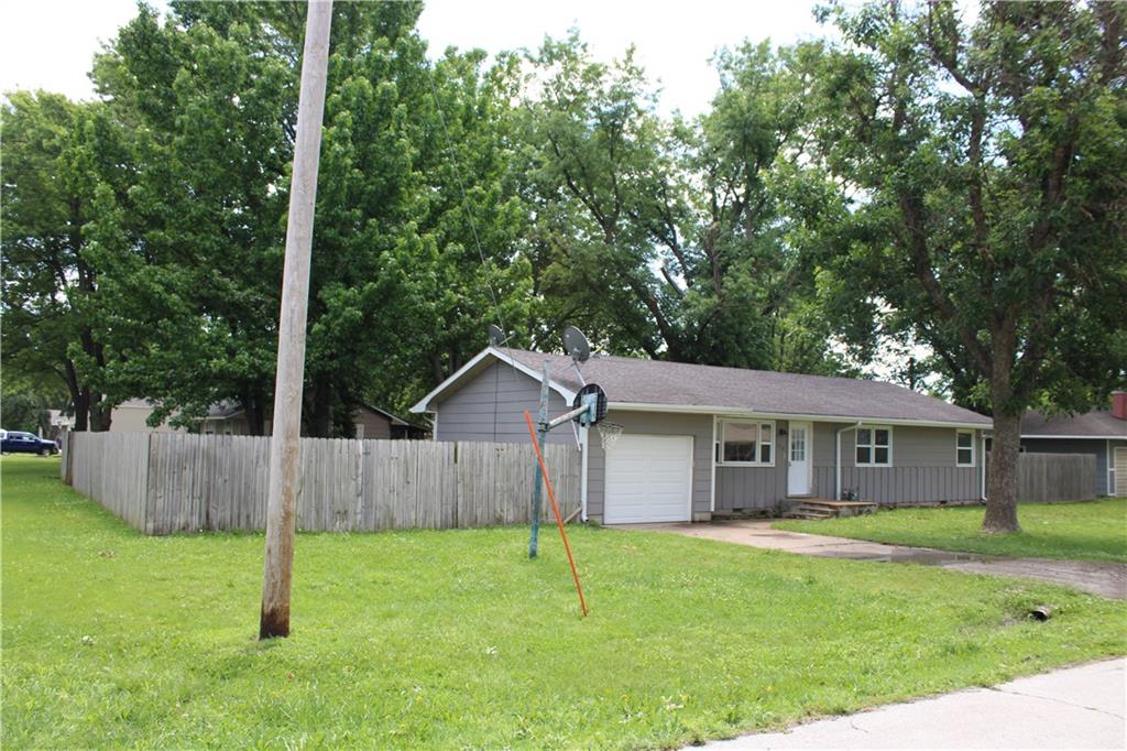 414 N Logan St, Girard, KS 66743