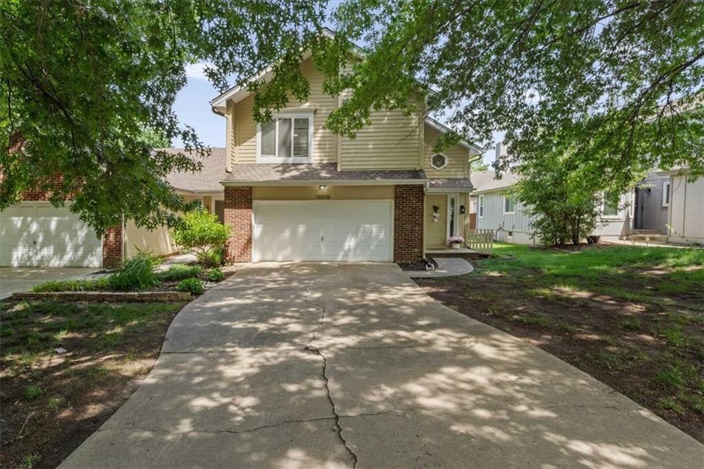 12015 Mackey St, Overland Park, KS 66213