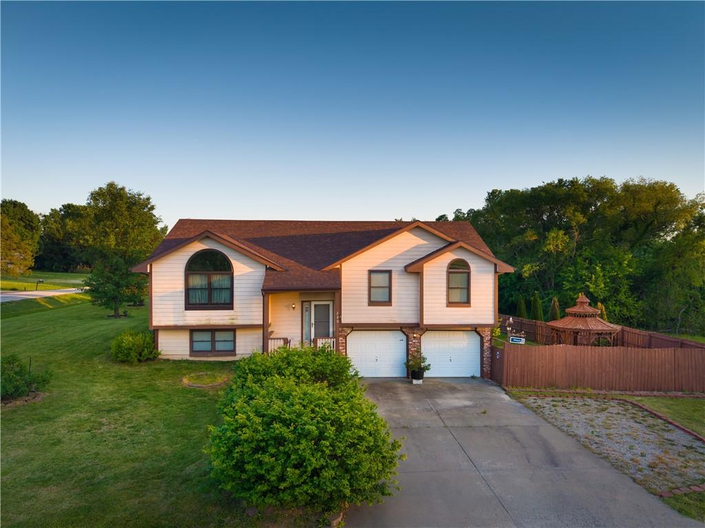 220 E 7th St, Pomona, KS 66076