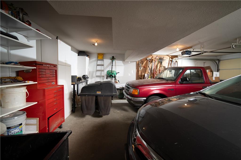 220 E 7th St, Pomona, KS 66076