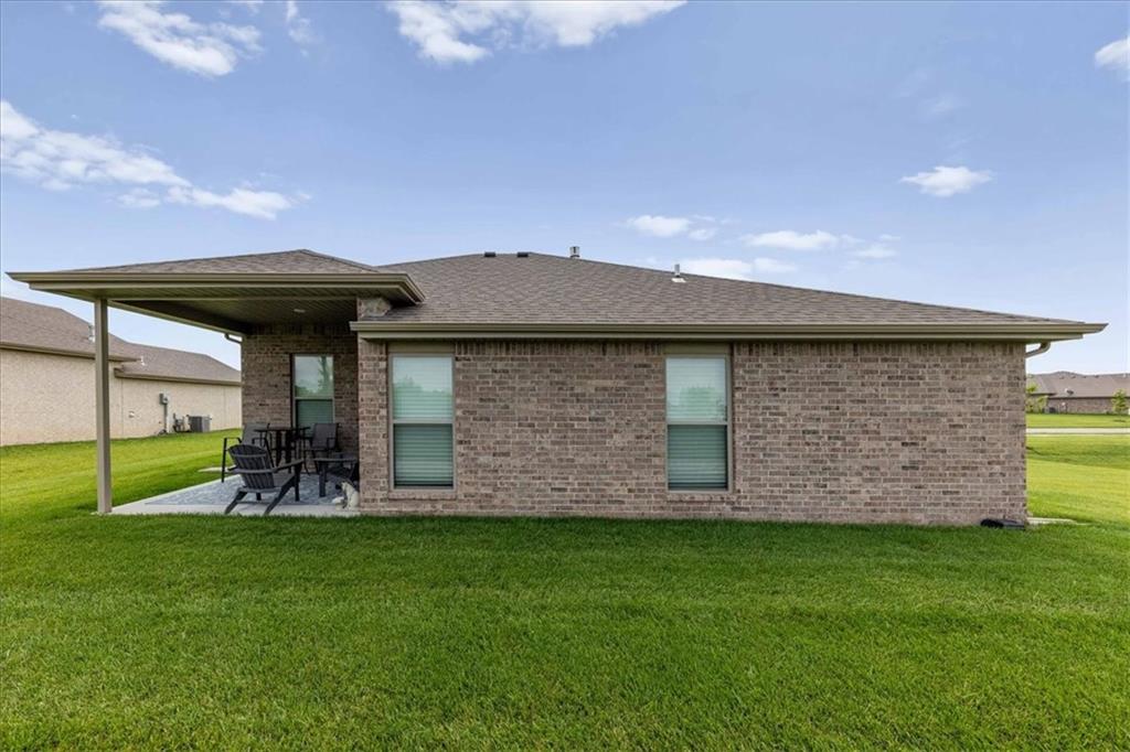 7528 Arapahoe Dr, Shawnee, KS 66227