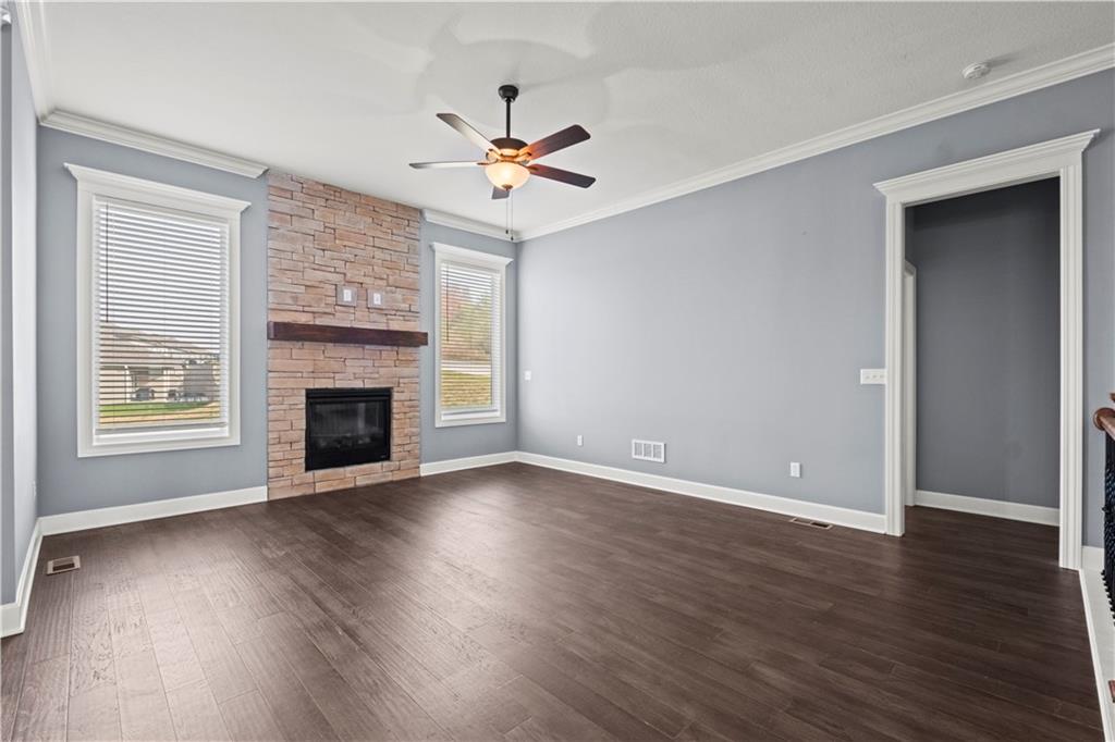 15300 Jessica St, Parkville, MO 64152