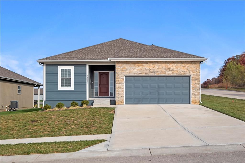 15300 Jessica St, Parkville, MO 64152
