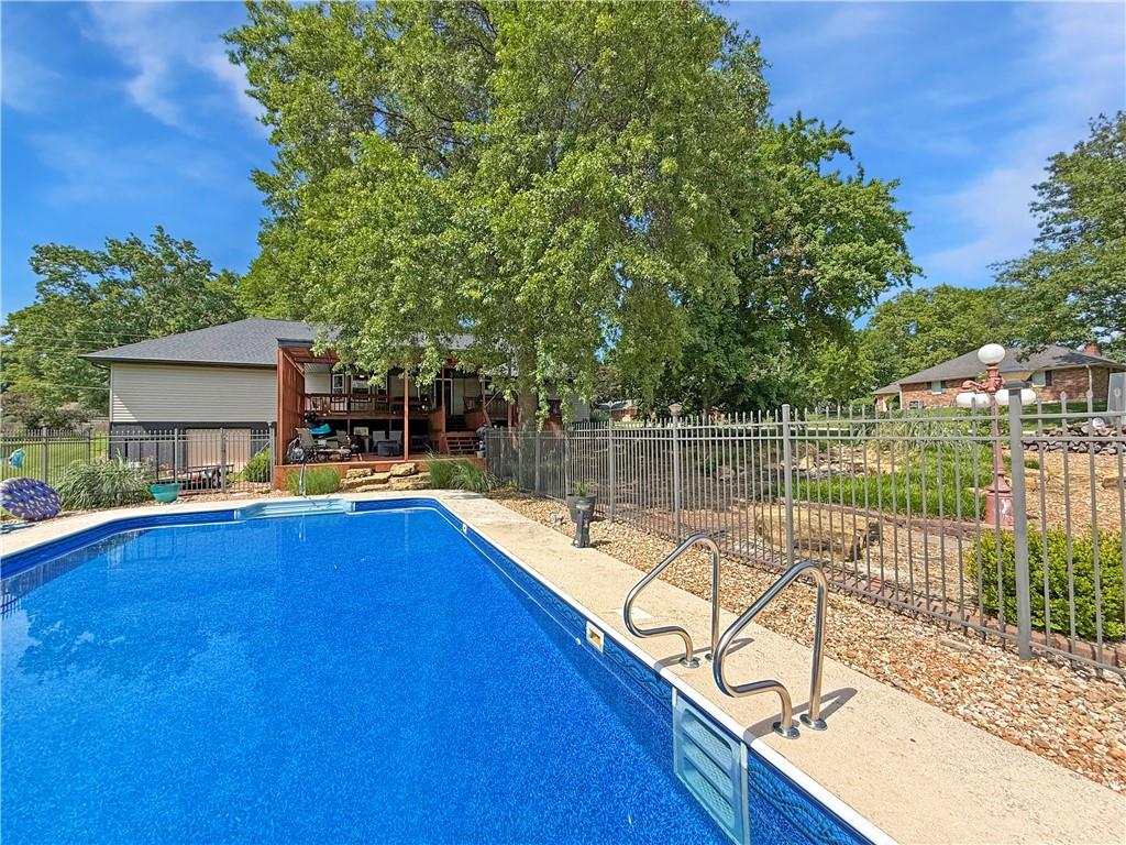 601 W 34th St, Higginsville, MO 64037