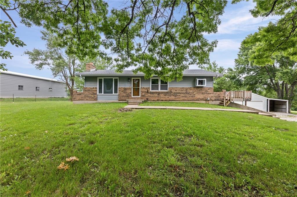 20875 251st St, Tonganoxie, KS 66086