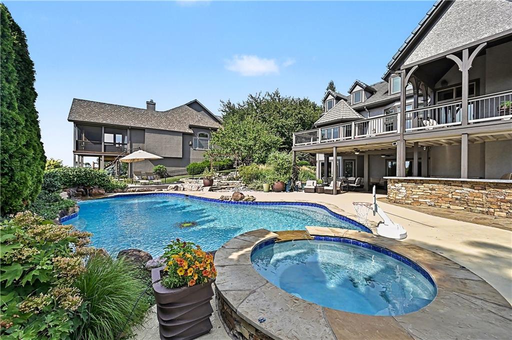 13820 Horton Dr, Overland Park, KS 66223