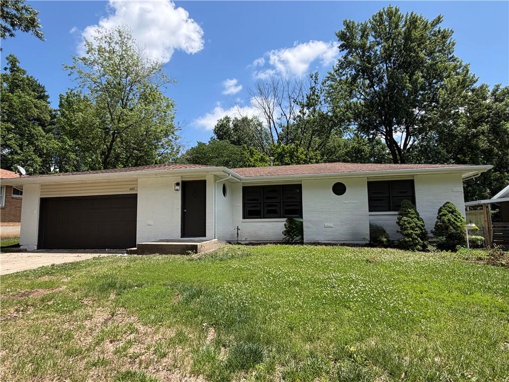 1233 Old Manor Rd, Liberty, MO 64068