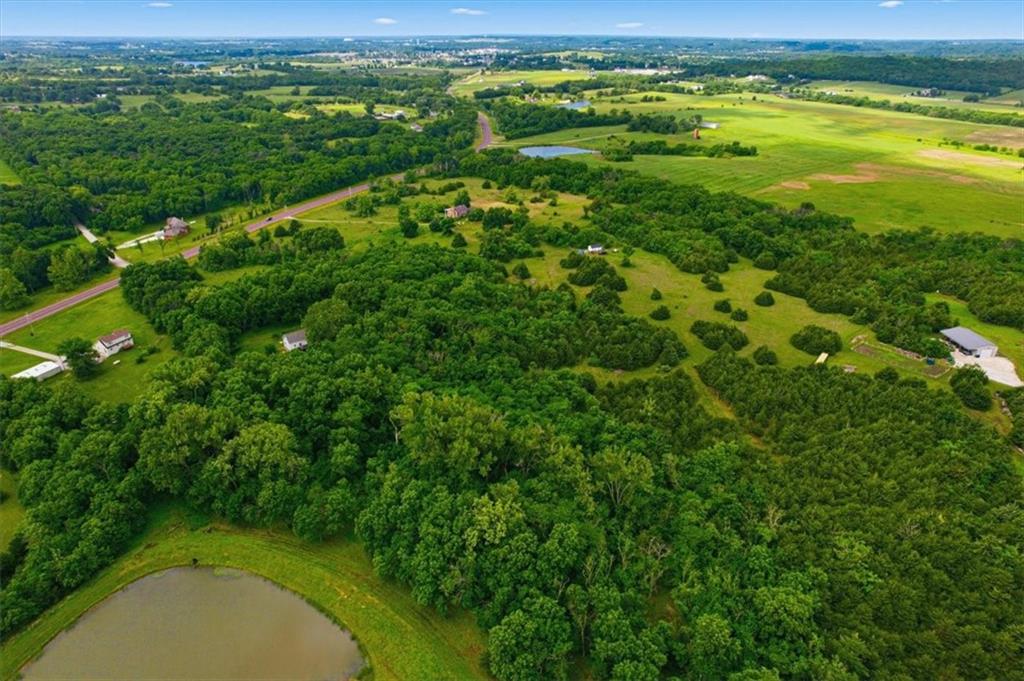20505 Tonganoxie Rd, Tonganoxie, KS 66086