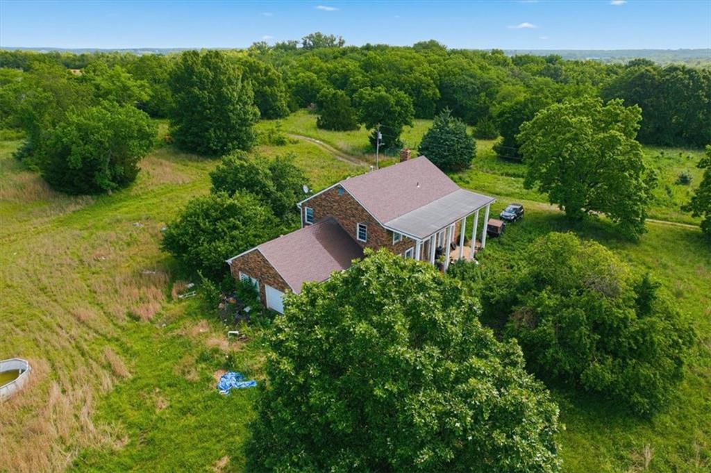 20505 Tonganoxie Rd, Tonganoxie, KS 66086